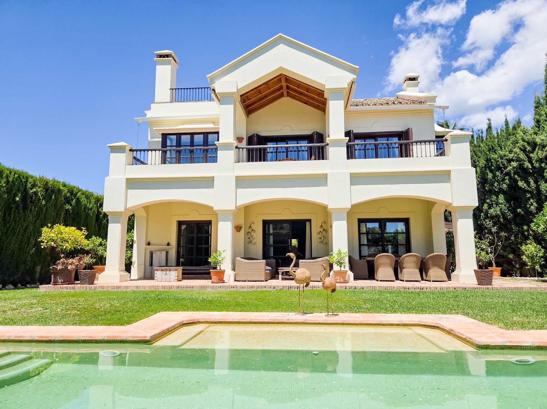 Casa de 5 Dormitorios en venta en Milla de Oro, Marbella