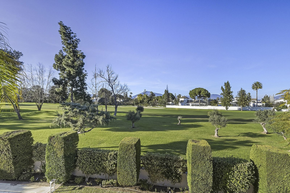 Casa de 5 Dormitorios en venta en Guadalmina Alta, San Pedro de Alcántara