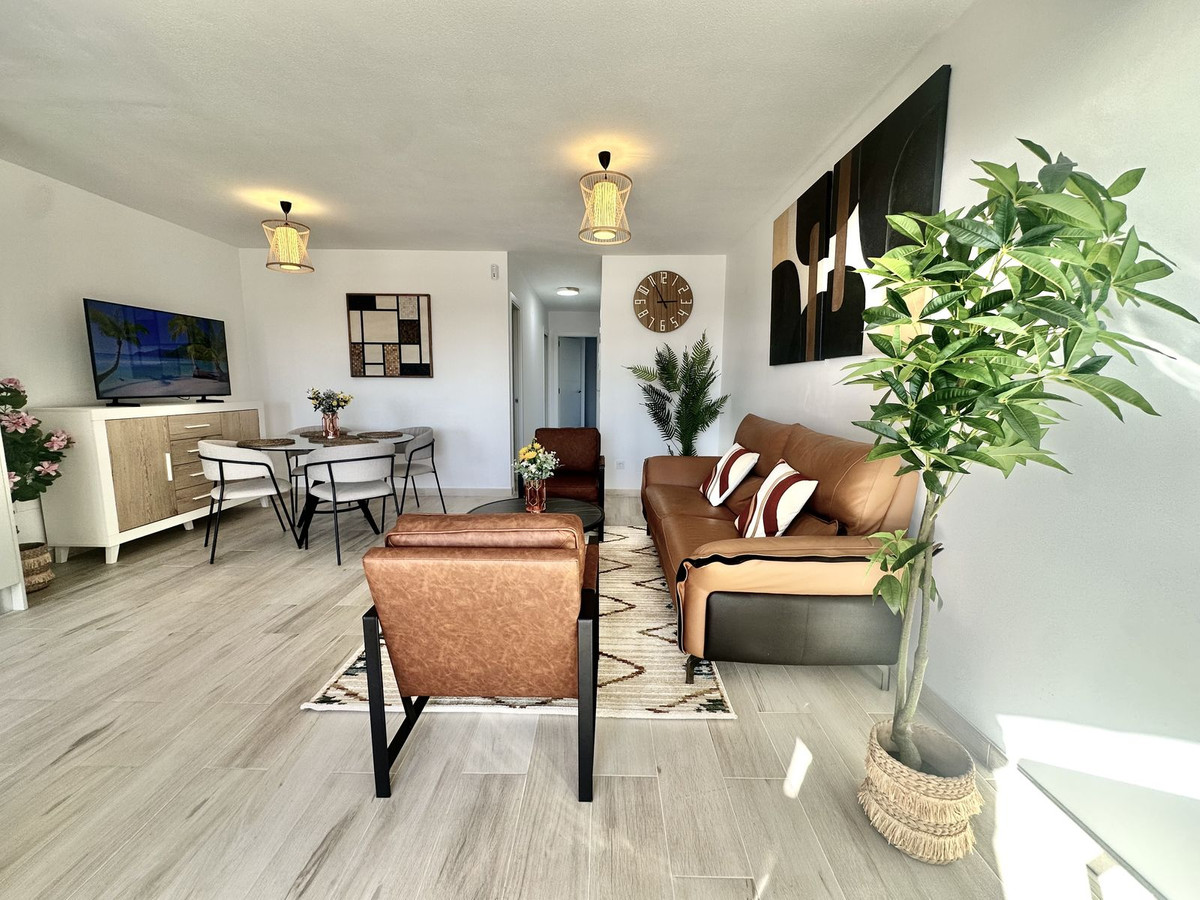 Piso de 2 Dormitorios en venta en Calahonda