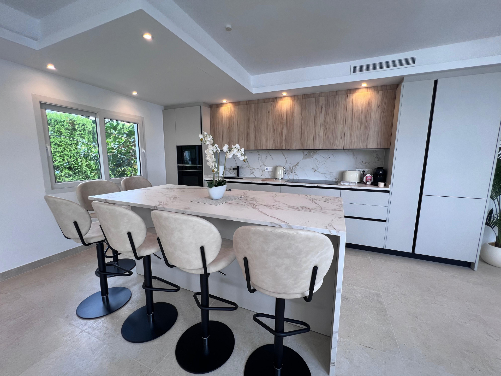 Casa de 4 Dormitorios y 3 Baños en venta en Las Chapas, Marbella