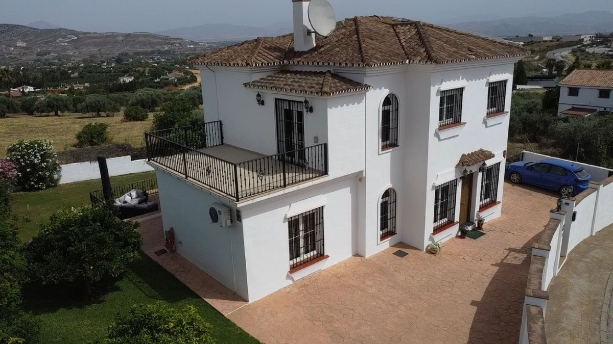 Casa de 4 Dormitorios y 4 Baños en venta en Alhaurin el Grande