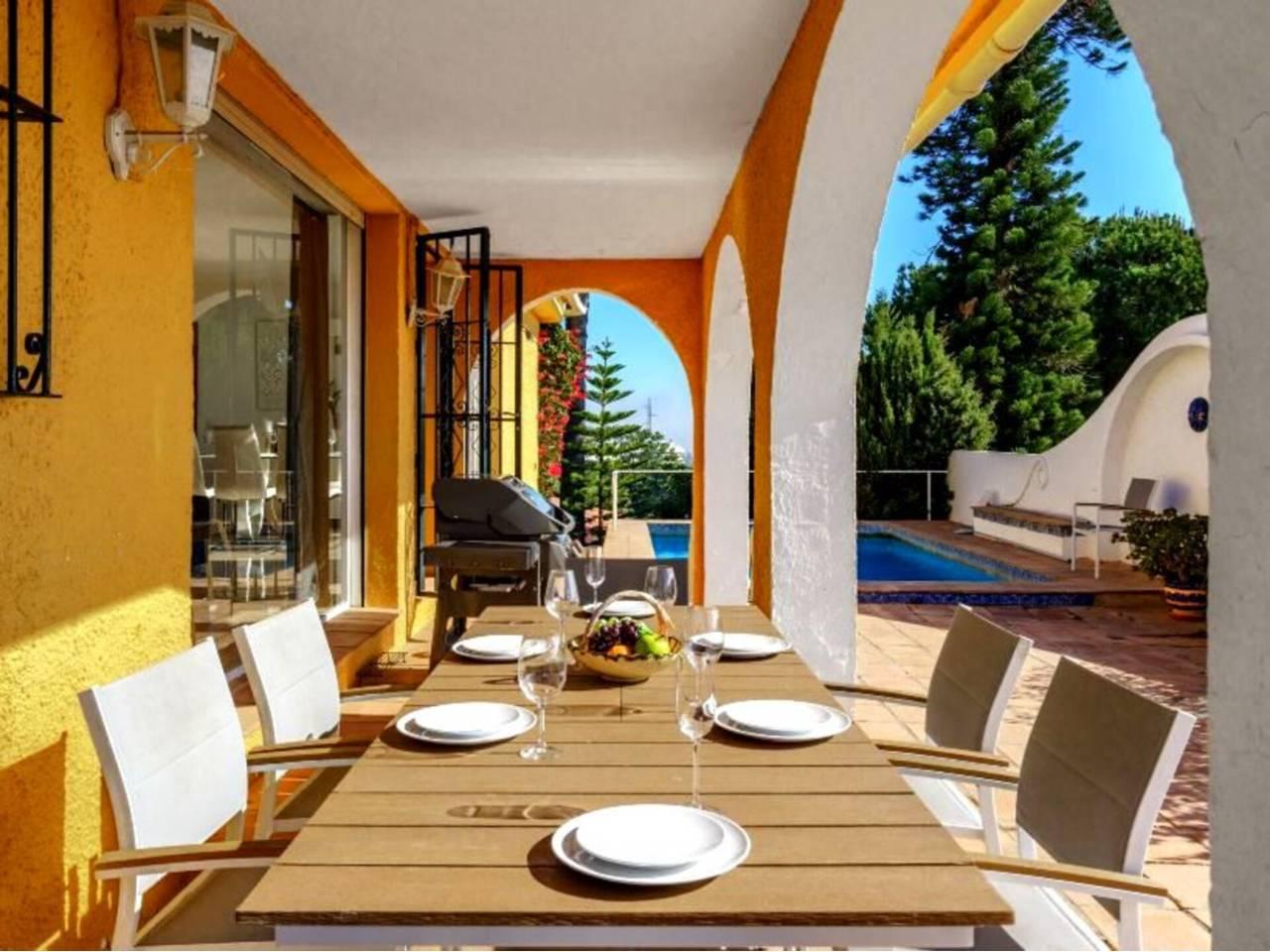 4 спални, 2 бани - Редова къща за продажба в Nueva Andalucia, Marbella