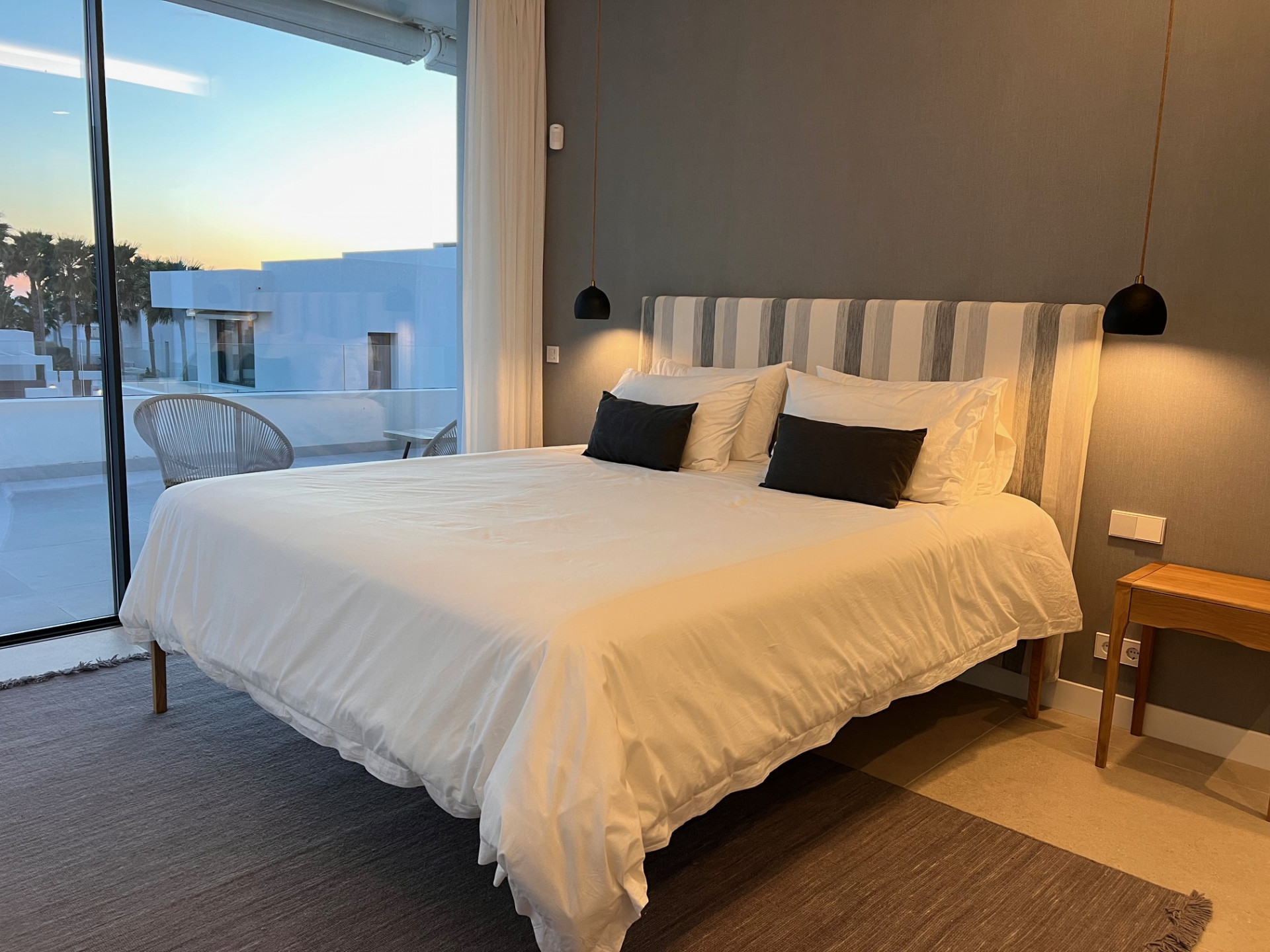 Casa de 5 Dormitorios y 5 Baños en venta en Río Real, Marbella