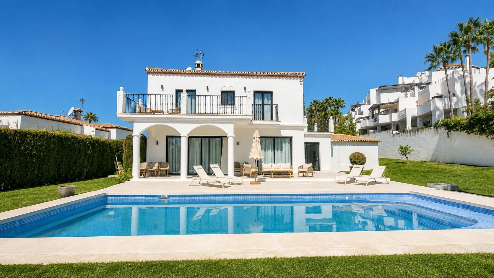 4 Bed - Villa for Sale in Nueva Andalucia, Marbella
