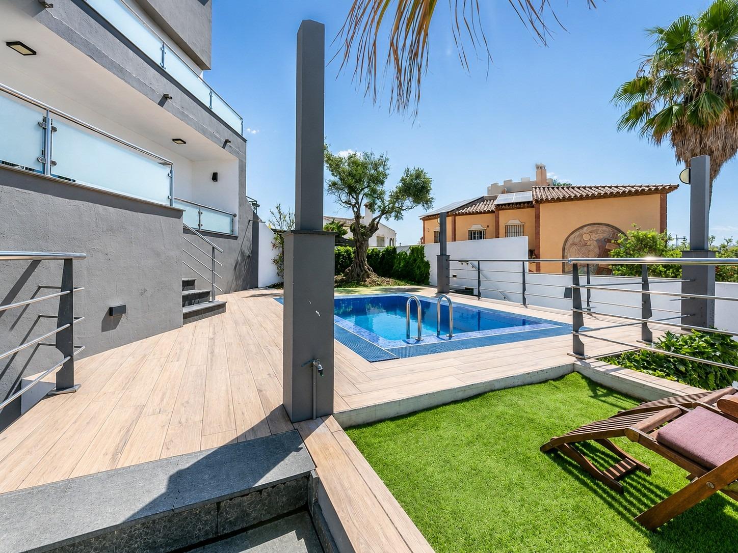 Casa de 3 Dormitorios y 2 Baños en venta en El Faro, Mijas