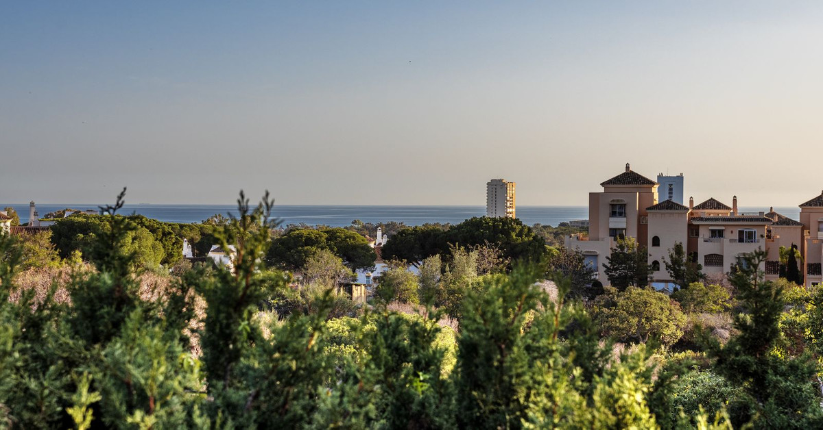 Casa de 6 Dormitorios y 4 Baños en venta en Elviria, Marbella