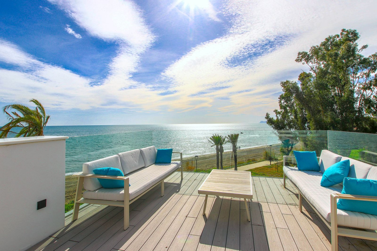 Casa Adosada de 3 Dormitorios y 3 Baños en venta en Estepona