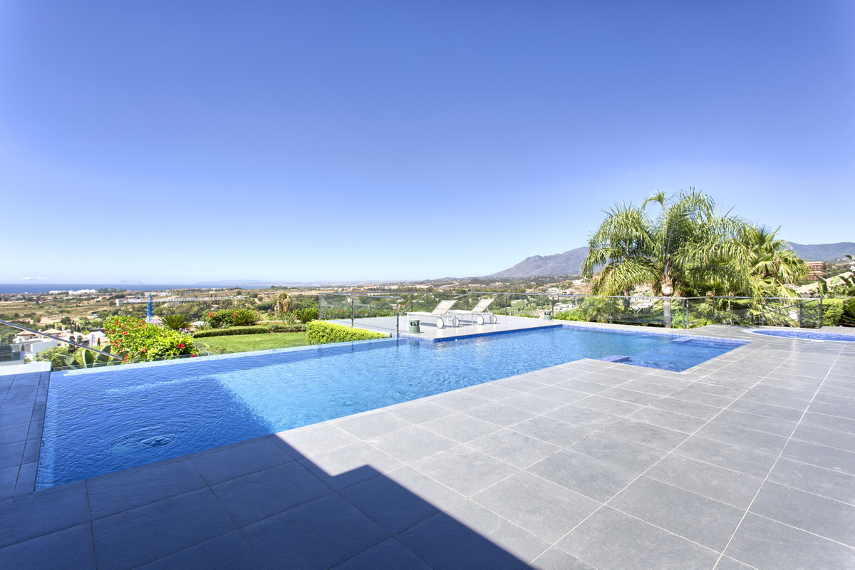 Casa de 5 Dormitorios y 5 Baños en venta en Los Flamingos, Benahavís