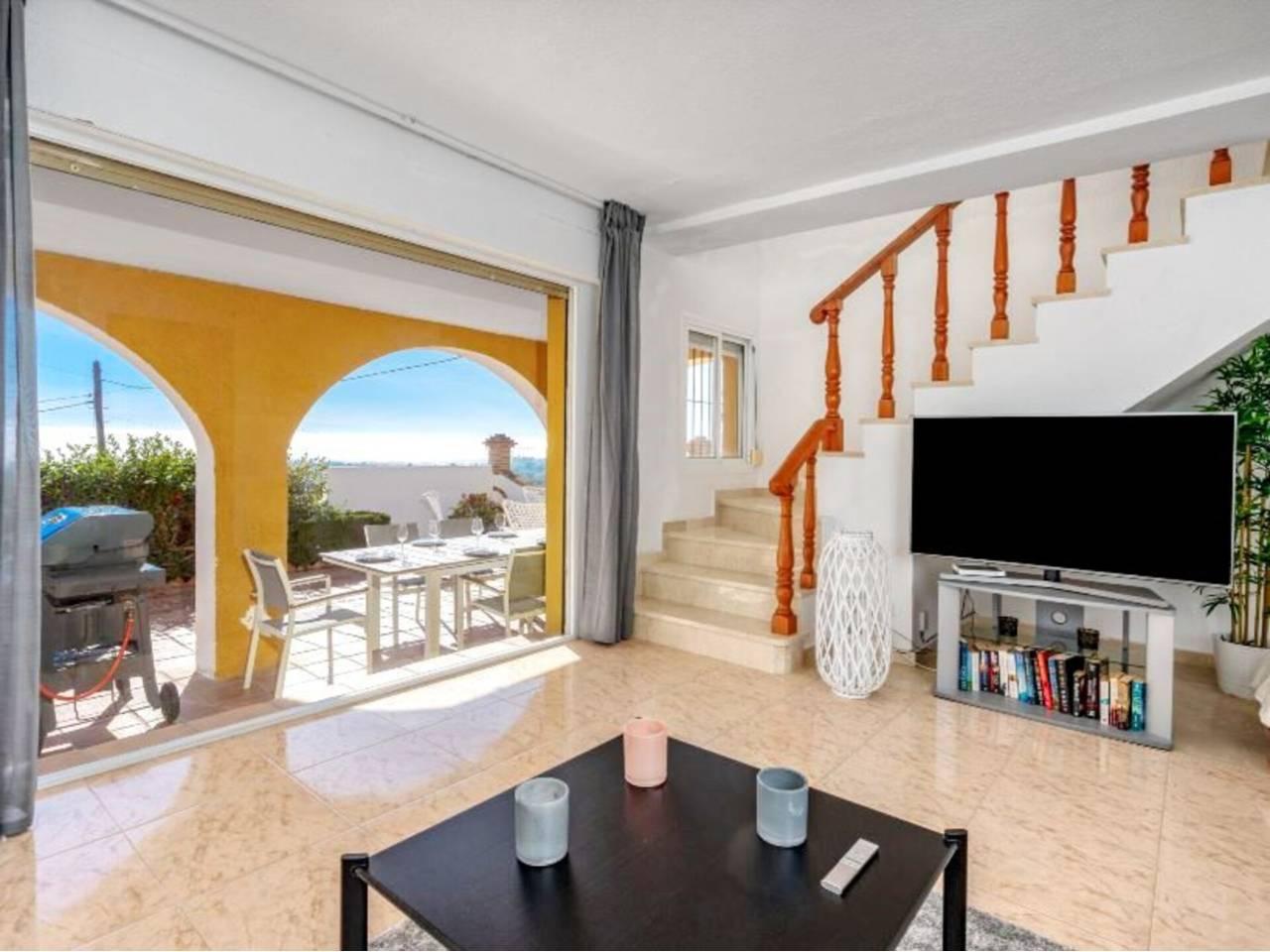 4 спални, 2 бани - Редова къща за продажба в Nueva Andalucia, Marbella