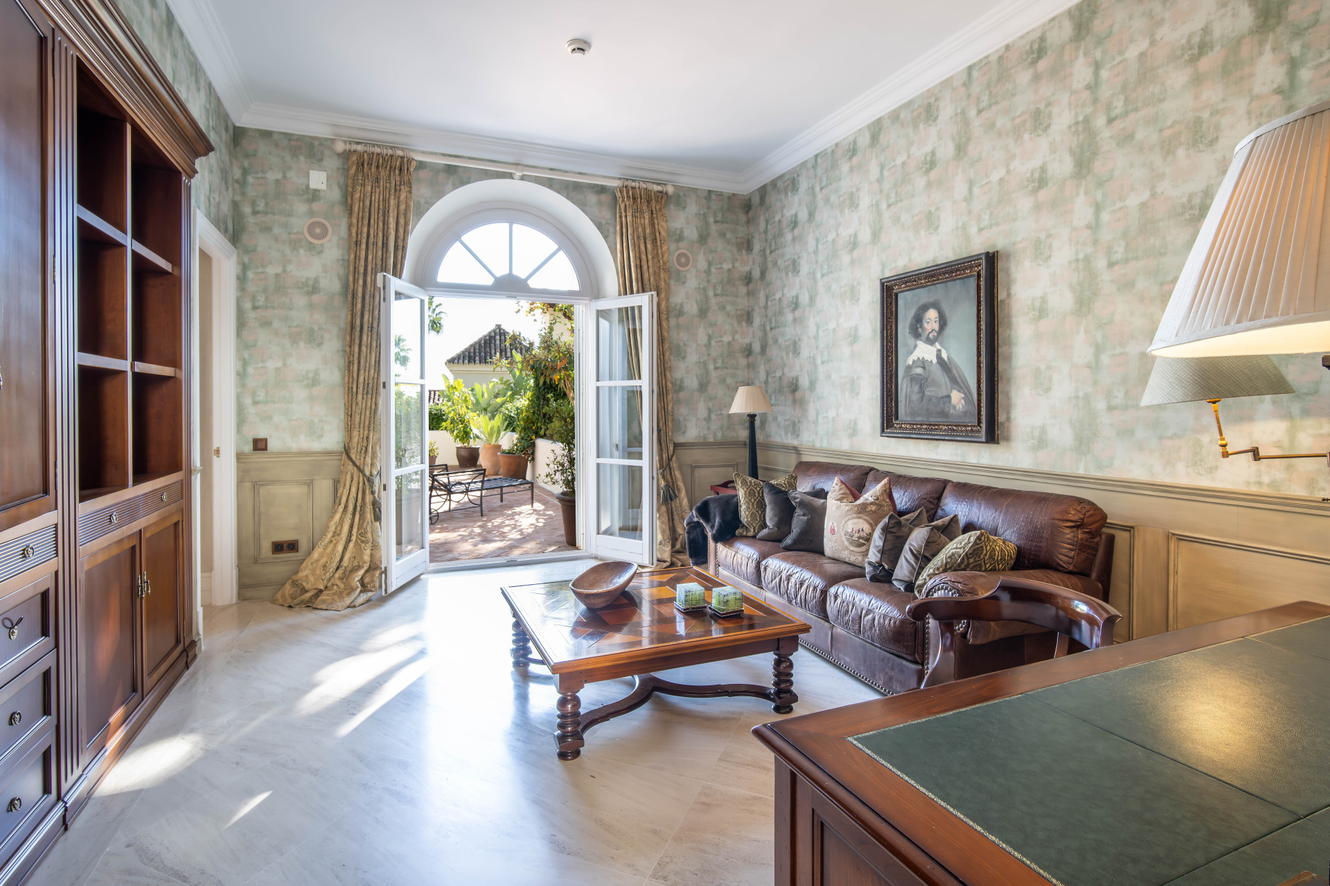 Casa de 5 Dormitorios en venta en Milla de Oro, Marbella