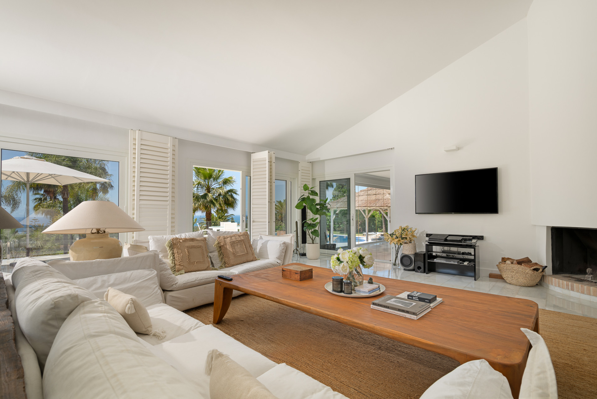 Casa de 7 Dormitorios en venta en Las Chapas, Marbella
