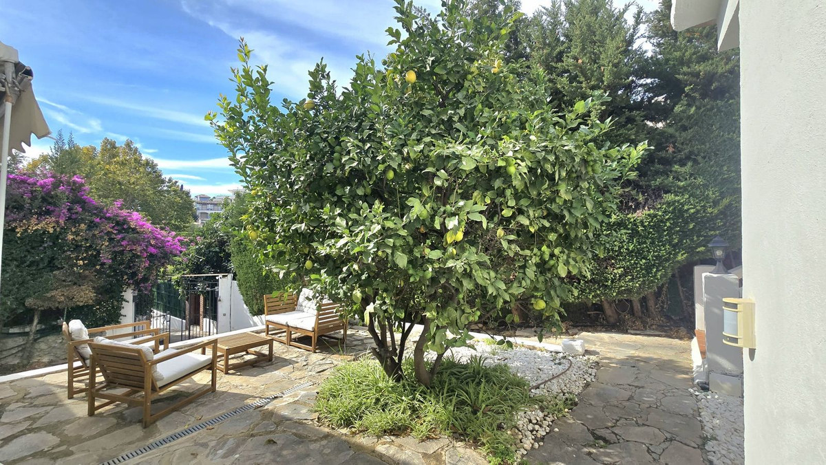 Casa de 3 Dormitorios y 2 Baños en venta en Nueva Andalucía, Marbella