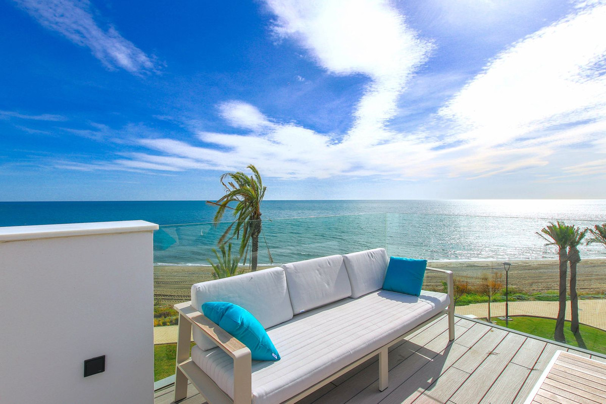 Casa Adosada de 3 Dormitorios y 3 Baños en venta en Estepona