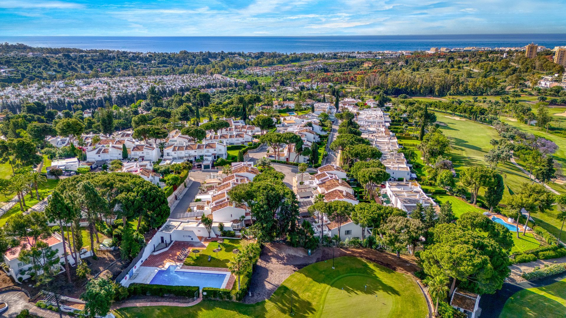 Casa Adosada de 2 Dormitorios en venta en Nueva Andalucía, Marbella
