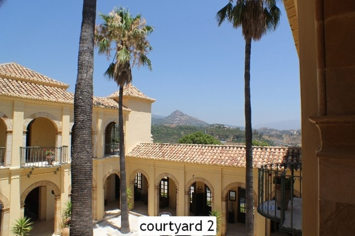 Casa de 8 Dormitorios en venta en Marbella