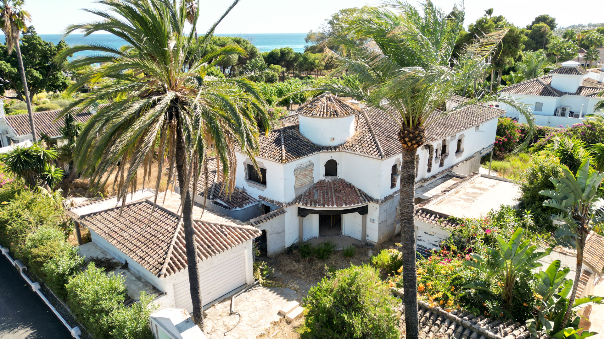 Casa de 5 Dormitorios en venta en El Paraíso, Estepona