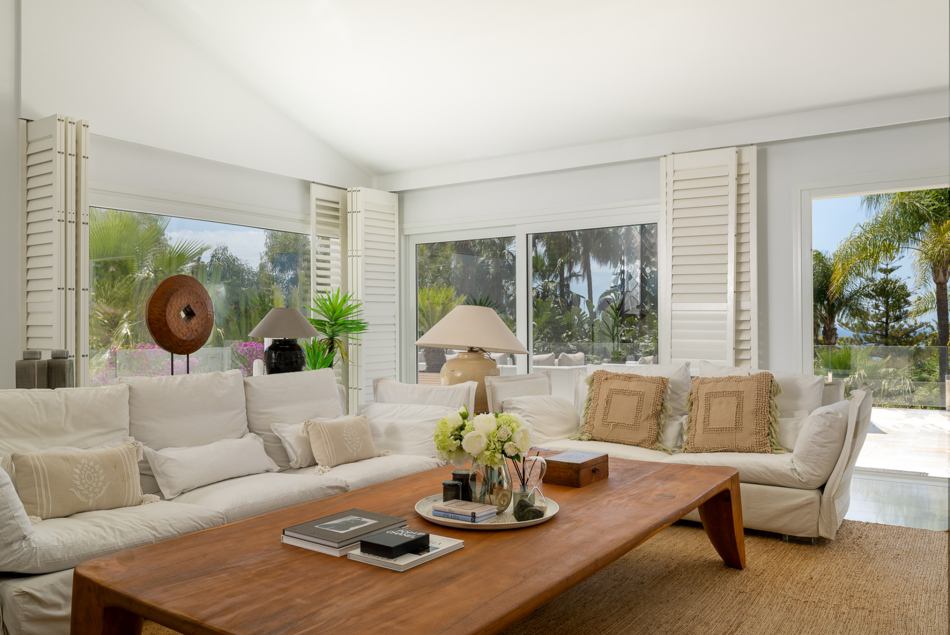 Casa de 7 Dormitorios en venta en Las Chapas, Marbella