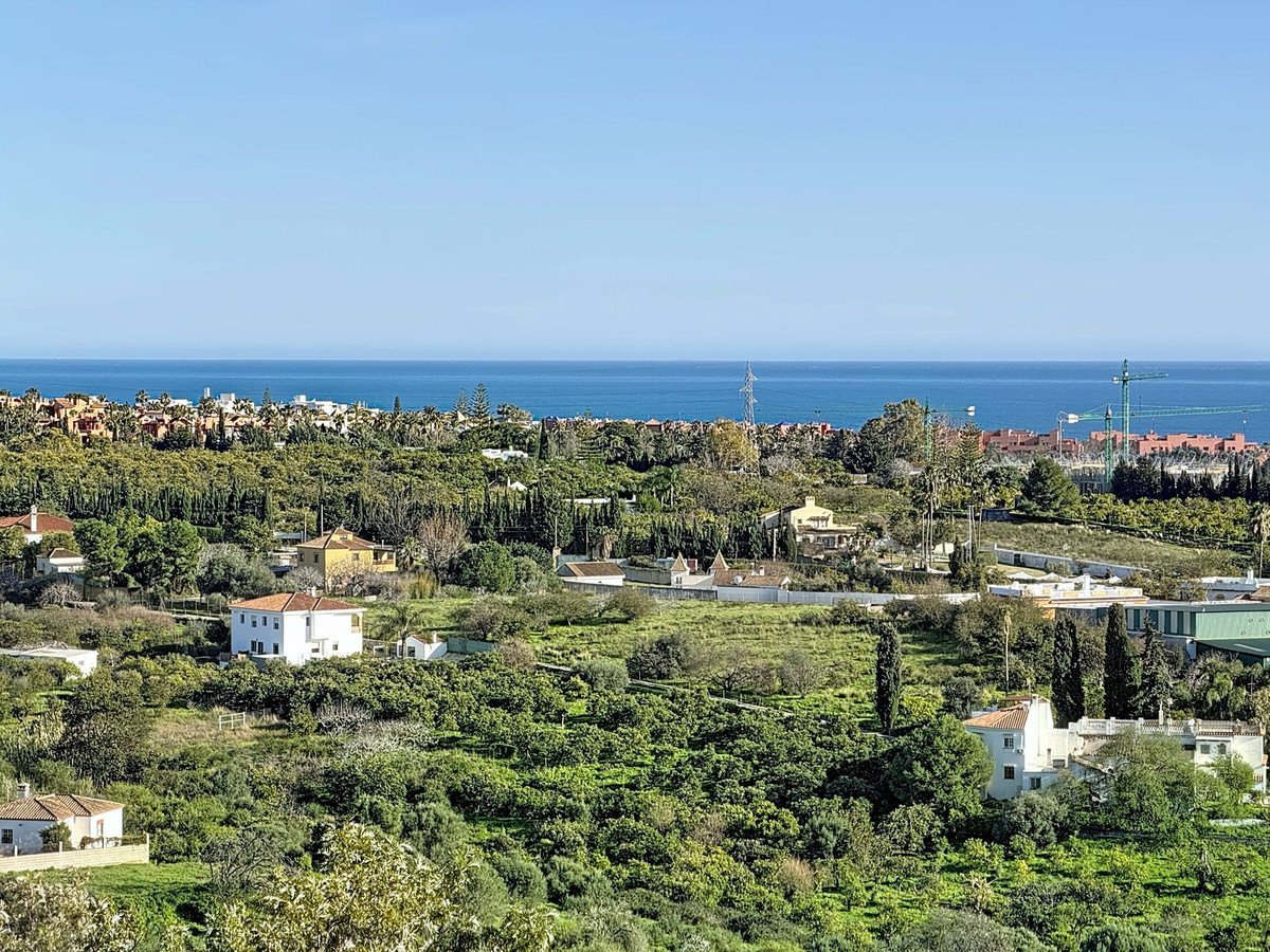Piso de 2 Dormitorios y 2 Baños en venta en Nueva Milla de Oro, Estepona
