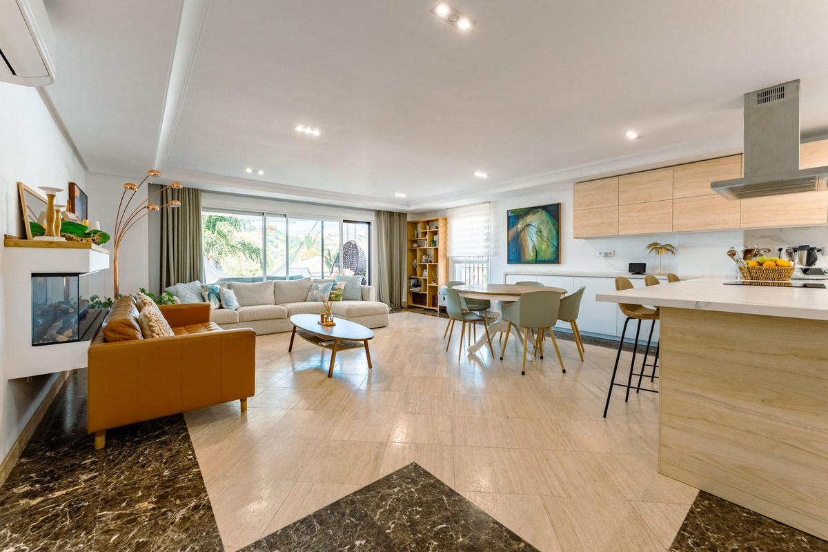 Casa de 4 Dormitorios y 4 Baños en venta en Nueva Milla de Oro, Estepona
