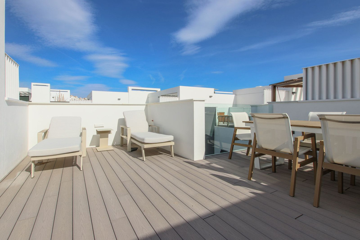 Casa Adosada de 3 Dormitorios y 3 Baños en venta en Estepona