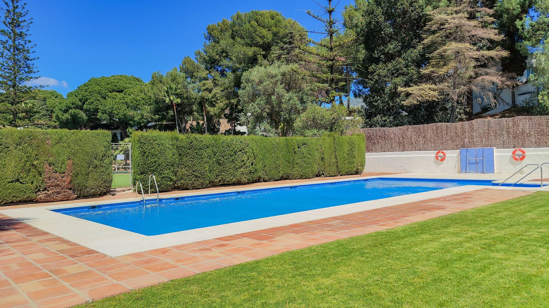Casa Adosada de 2 Dormitorios en venta en Nueva Andalucía, Marbella