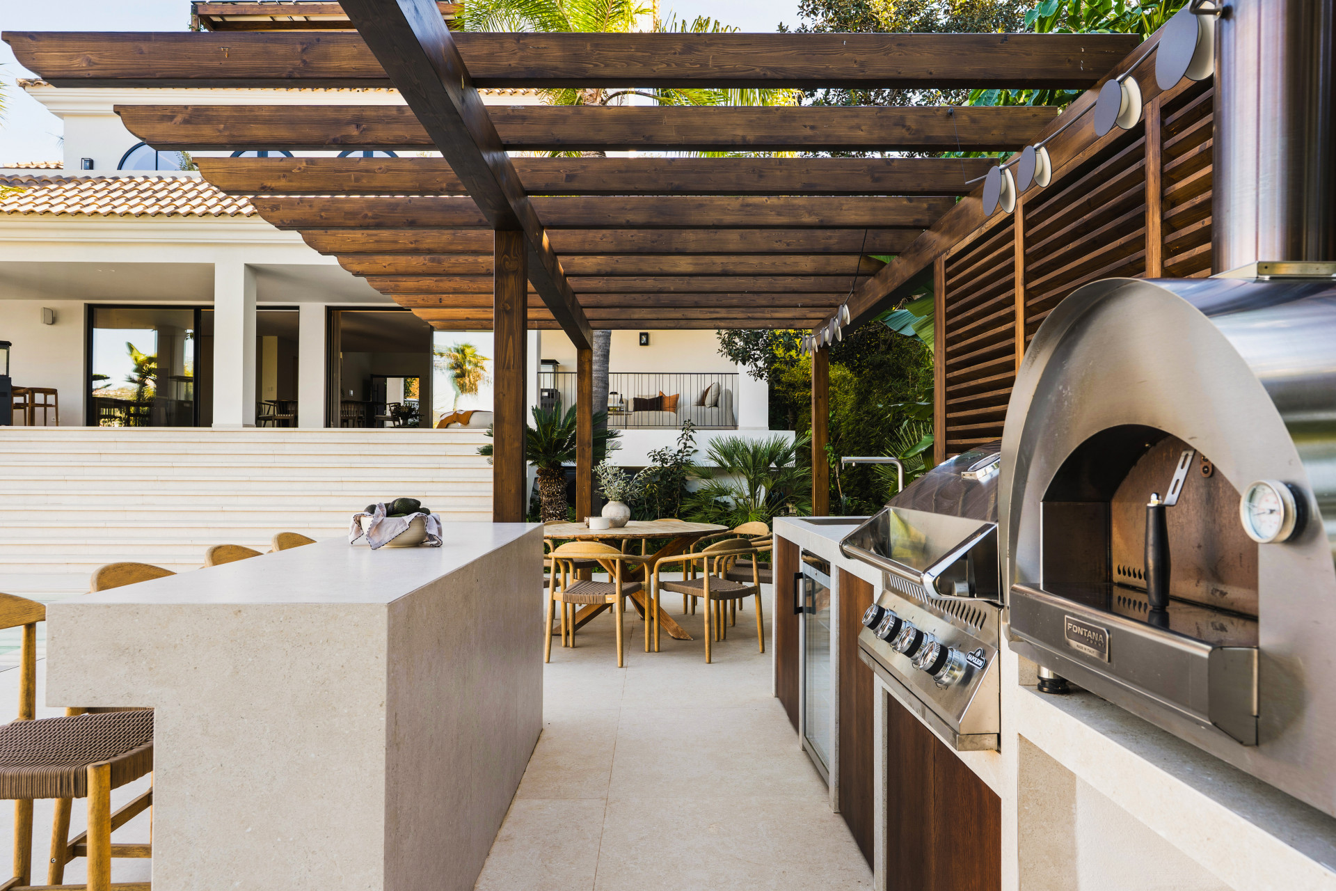 Casa de 6 Dormitorios y 6 Baños en venta en Nueva Andalucía, Marbella