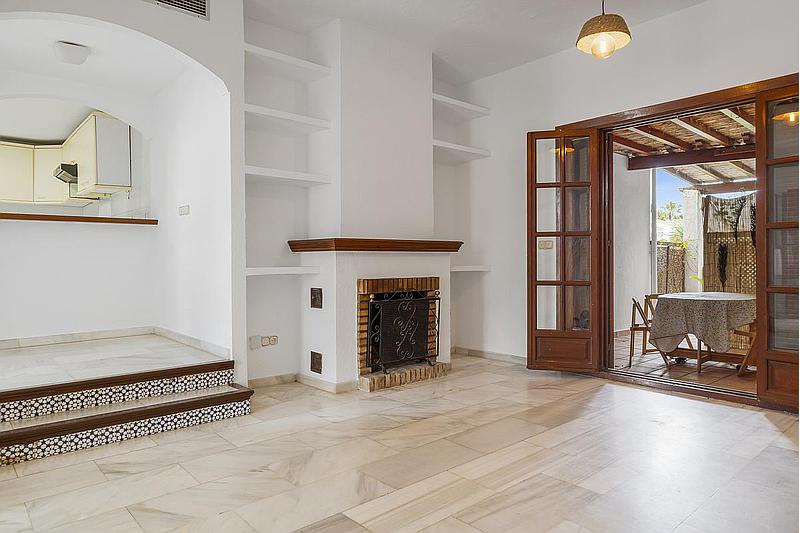 Casa Adosada de 2 Dormitorios y 2 Baños en venta en Estepona