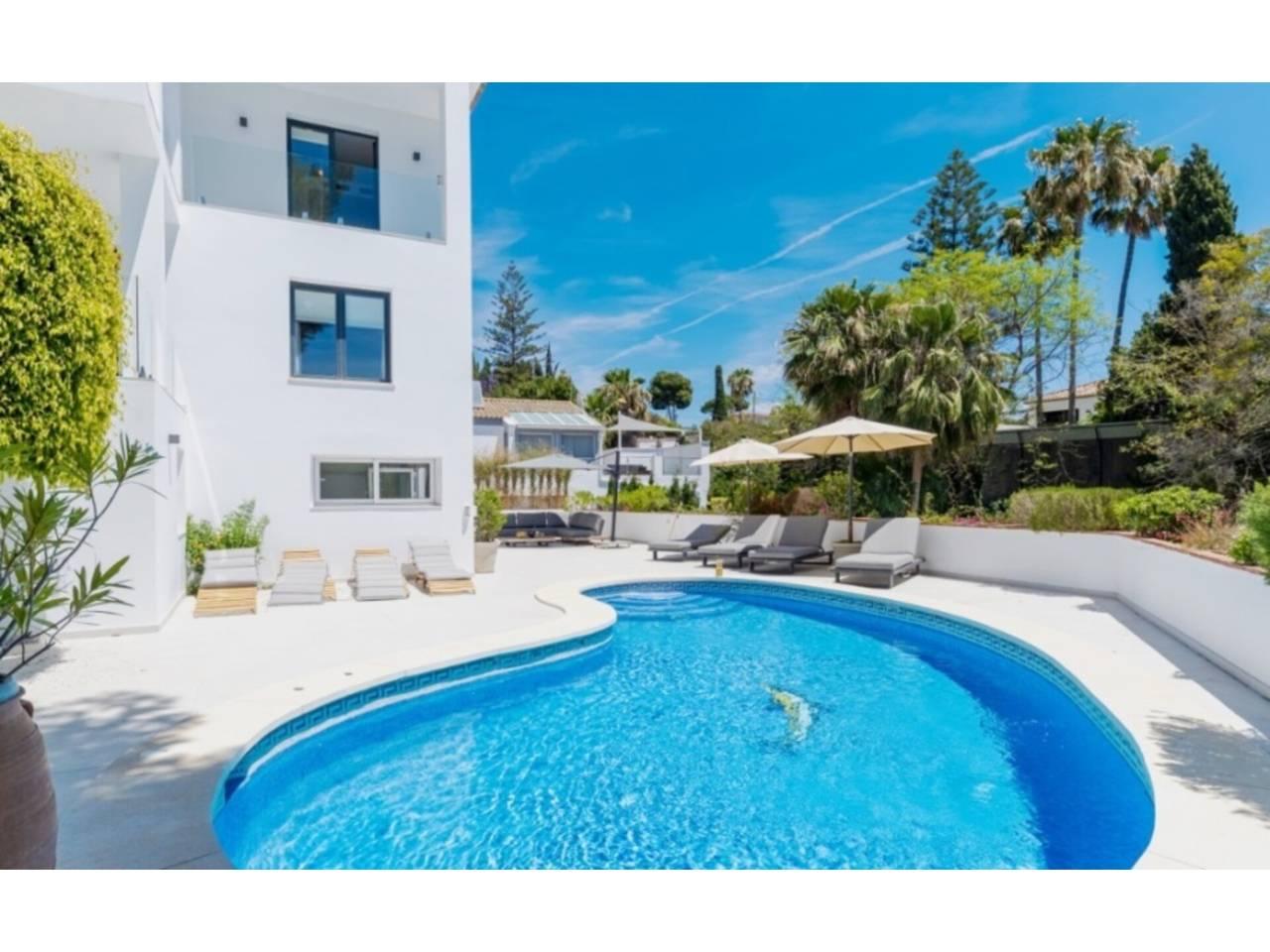 Casa de 5 Dormitorios en venta en Marbella Centro