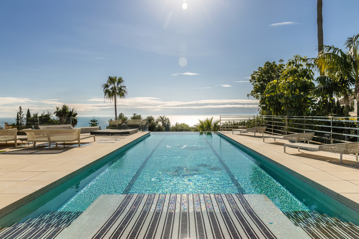 Casa de 7 Dormitorios y 6 Baños en alquiler en Sierra Blanca, Marbella