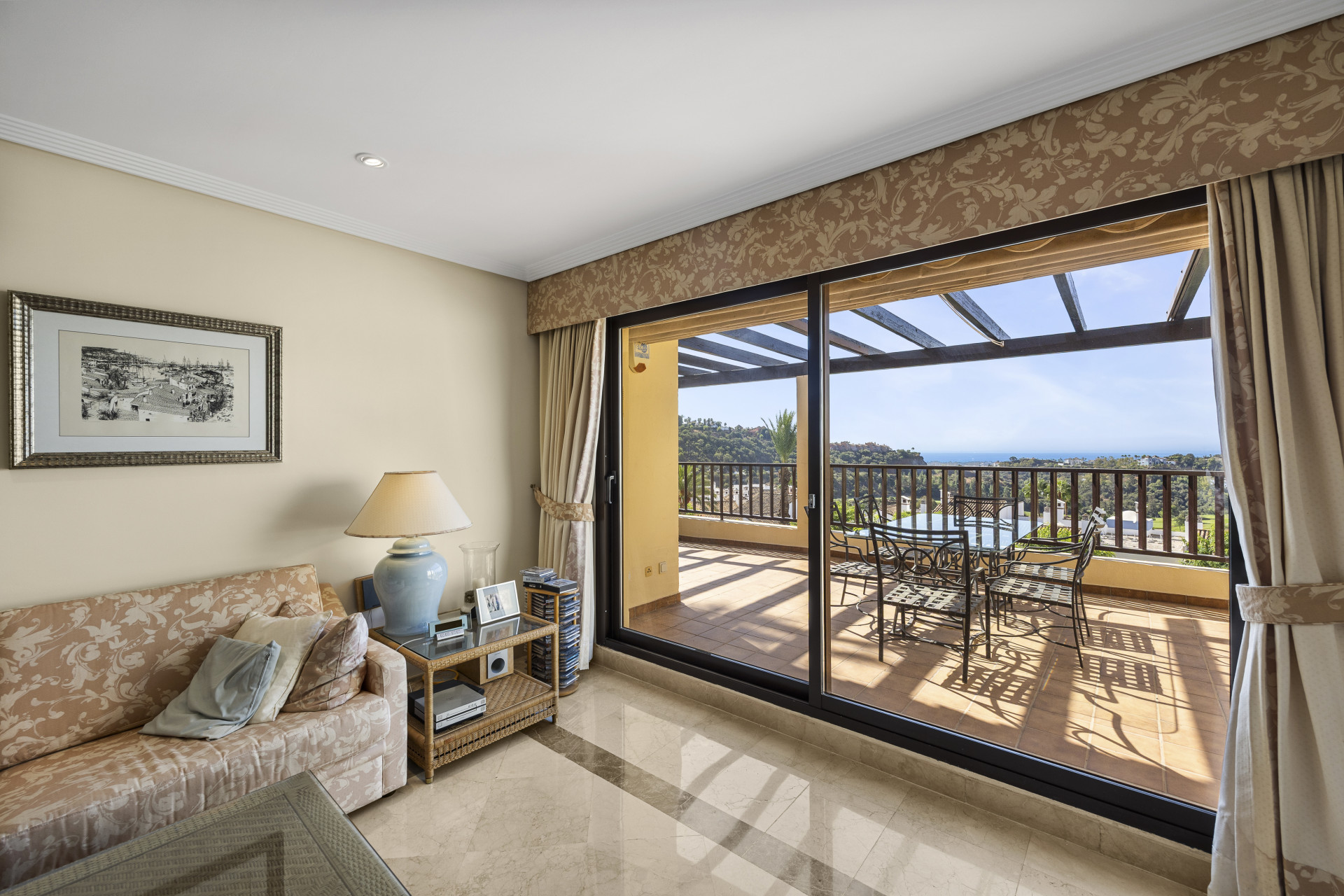 Ático de 3 Dormitorios y 2 Baños en venta en Benahavís