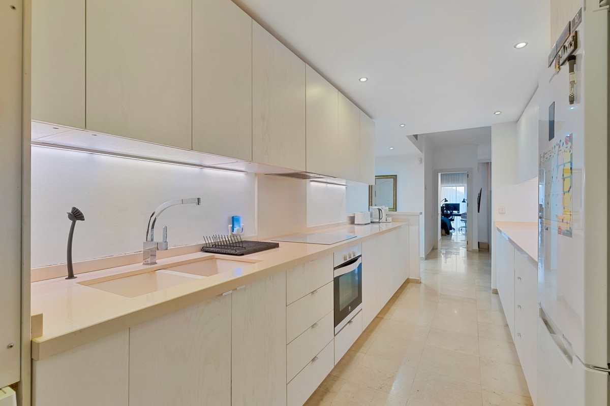 3 Slaapk., 2 Badk. - Appartement te koop in Sierra Blanca, Marbella