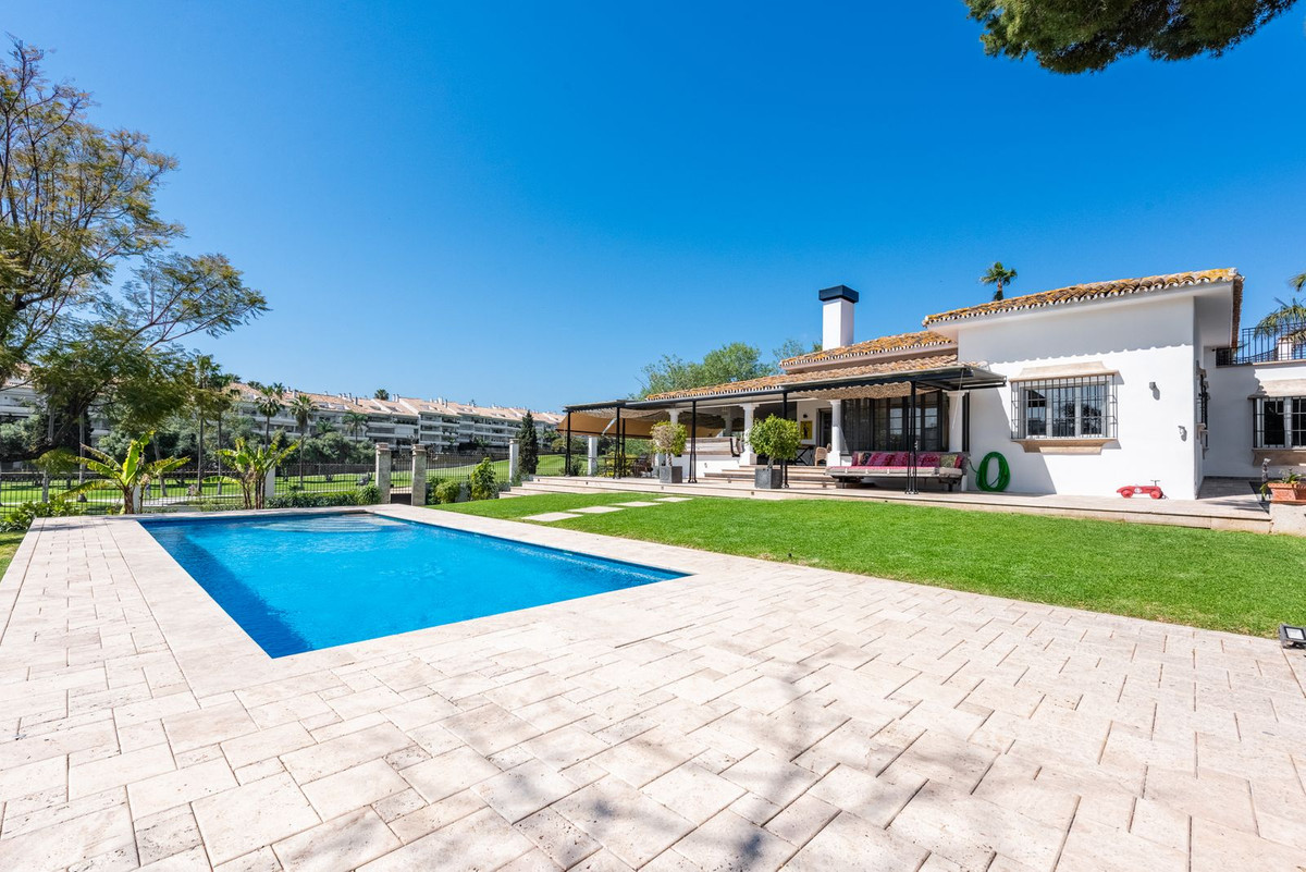 Casa de 4 Dormitorios en venta en San Pedro de Alcántara
