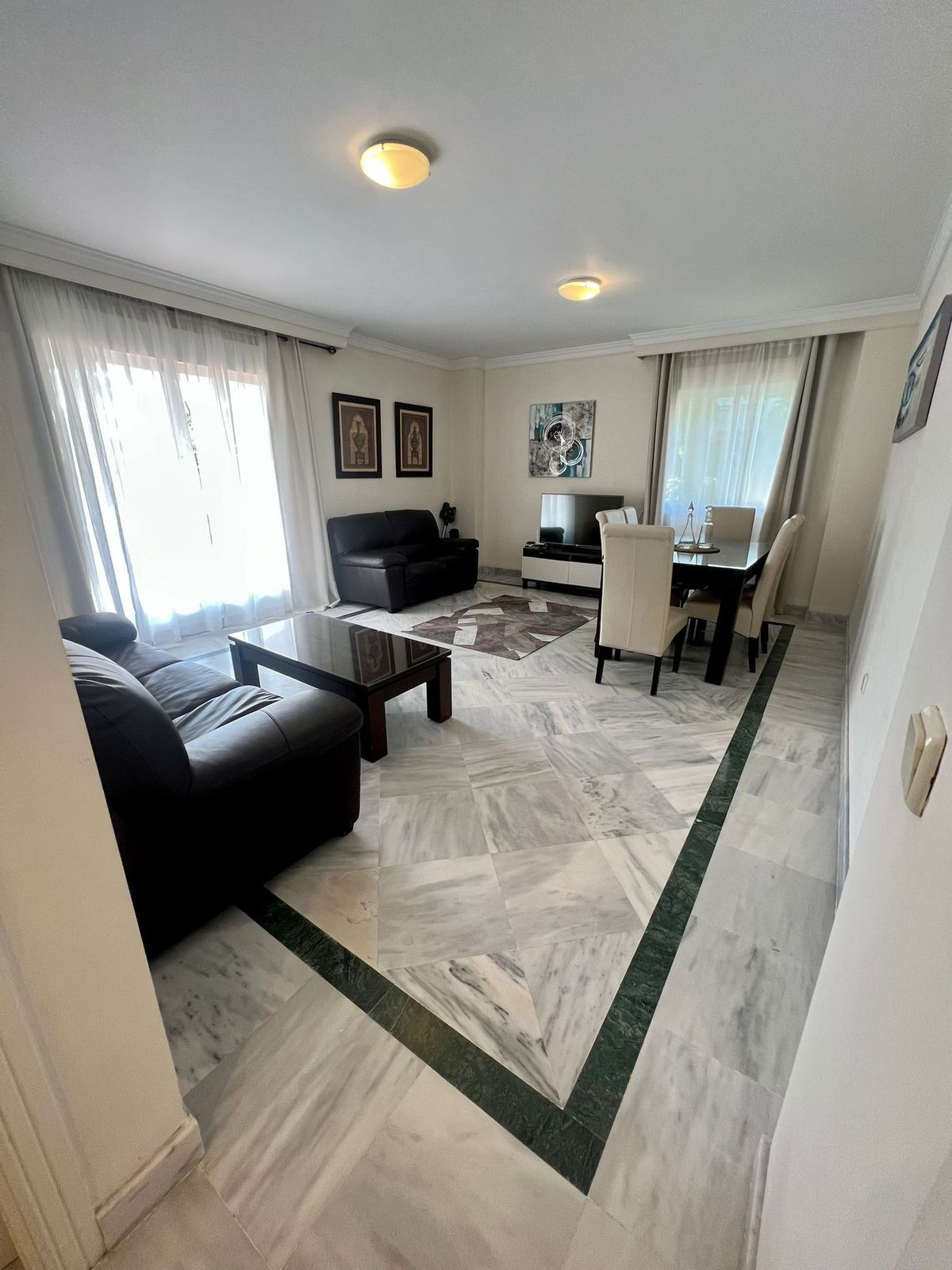 Piso de 2 Dormitorios en venta en Nueva Andalucía, Marbella