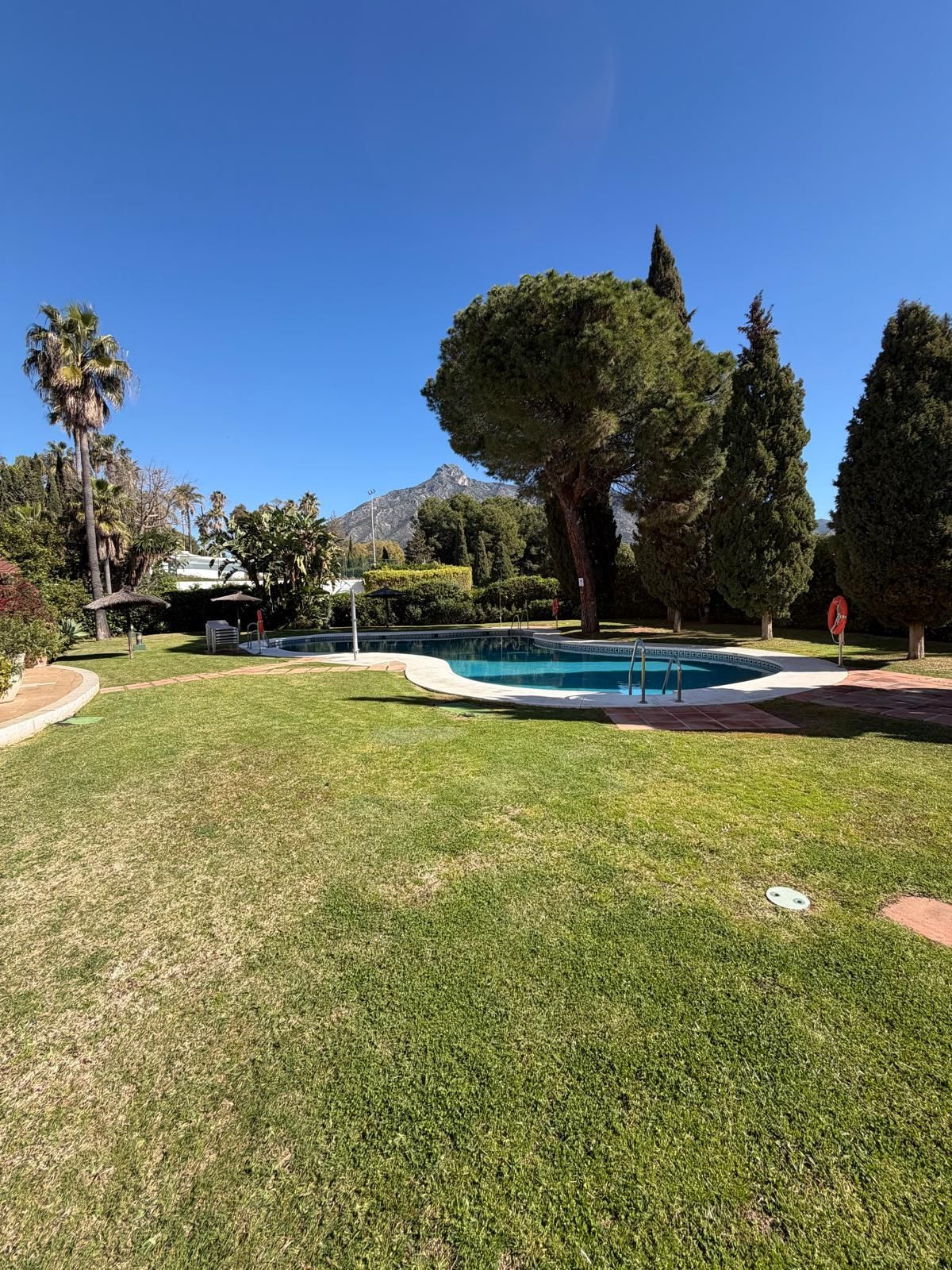 Piso de 2 Dormitorios en venta en Milla de Oro, Marbella