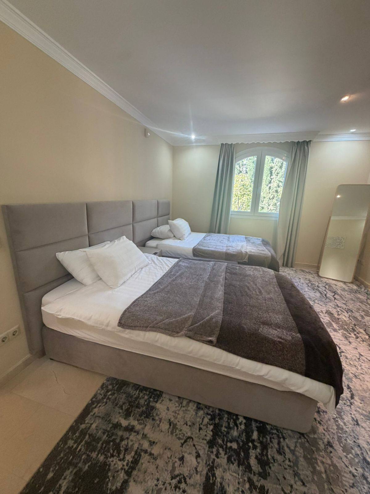 5 Bed - Villa for Sale in Estepona