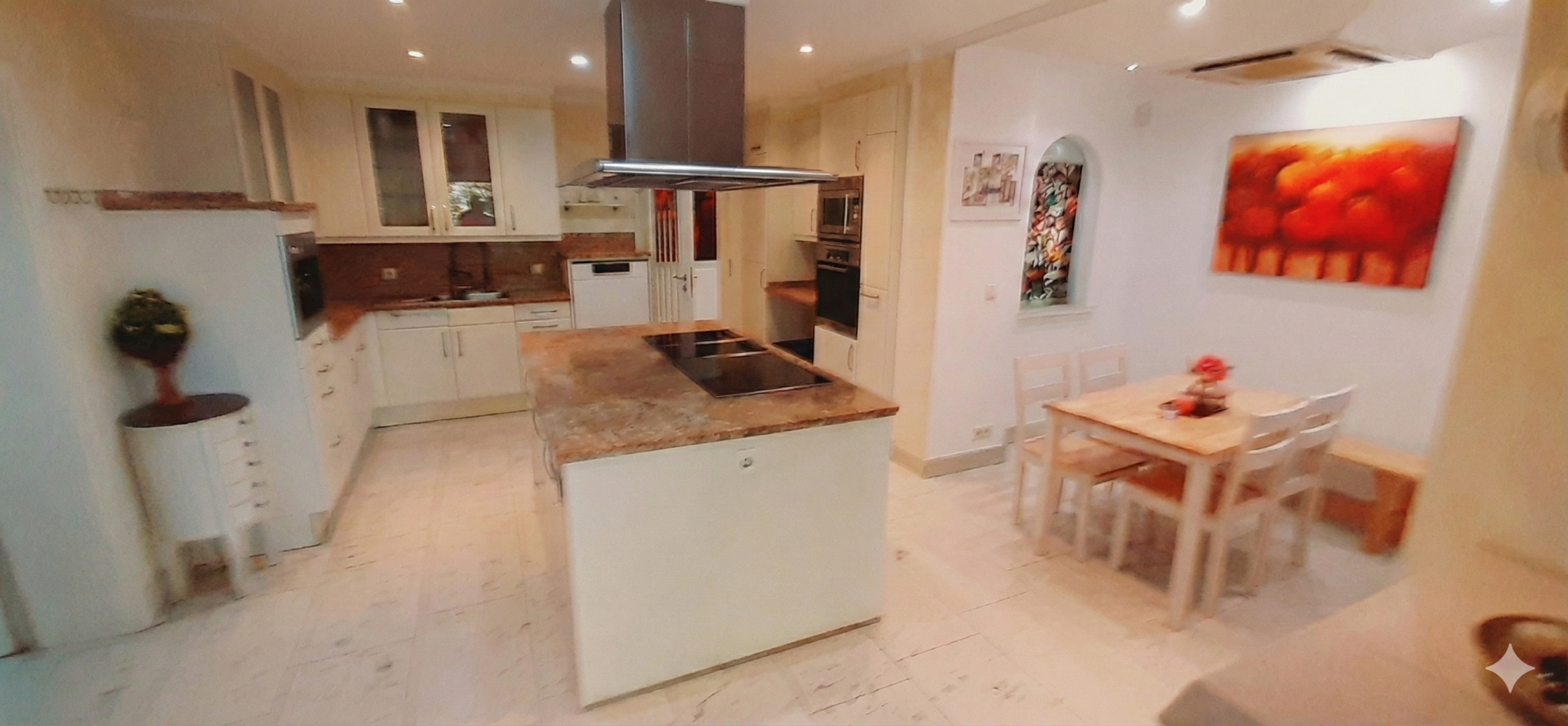 Casa de 5 Dormitorios y 4 Baños en venta en El Rosario, Marbella