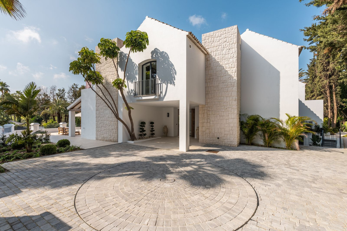 Casa de 5 Dormitorios en alquiler vacacional en Nueva Andalucía, Marbella