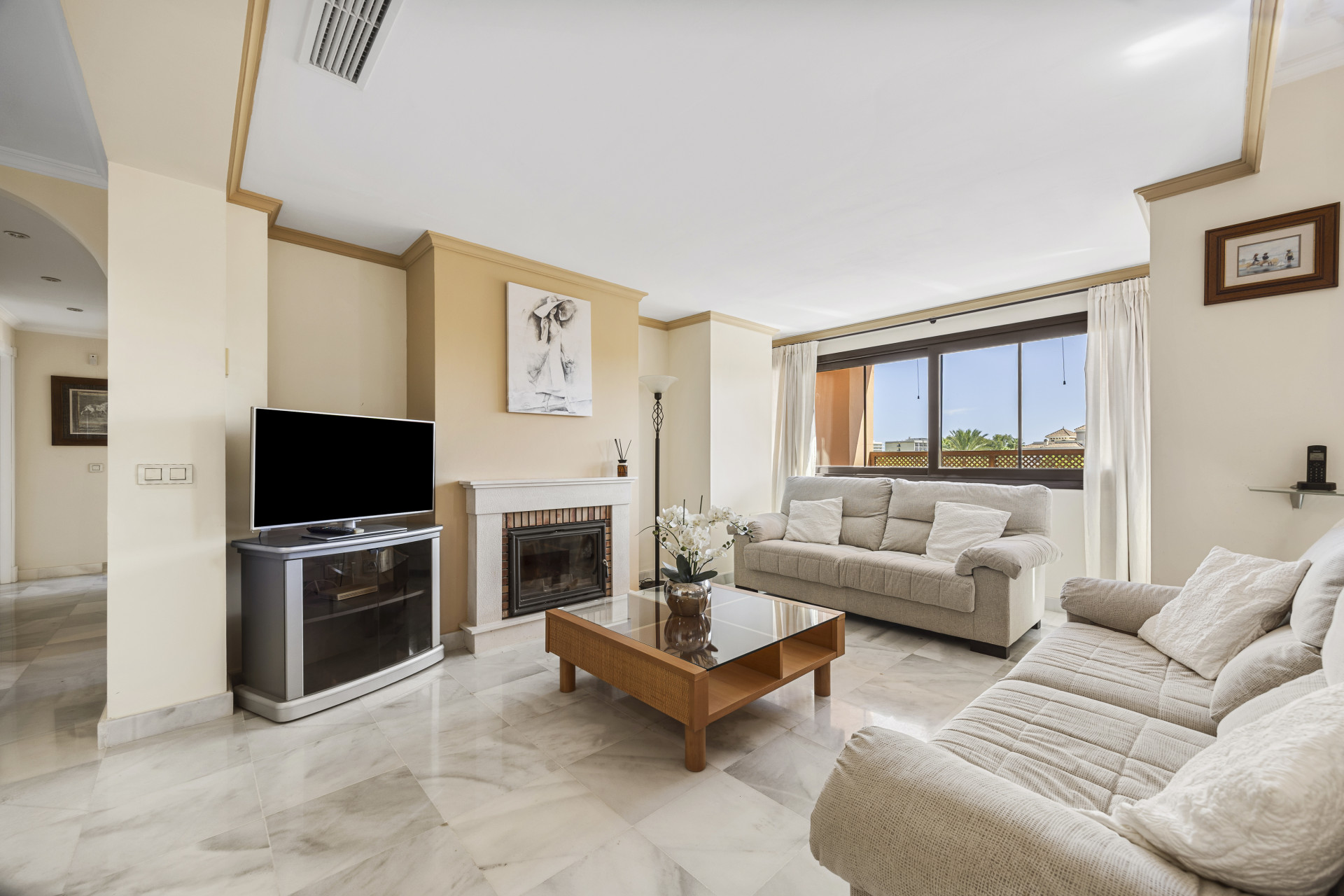 Ático de 5 Dormitorios y 4 Baños en venta en Estepona