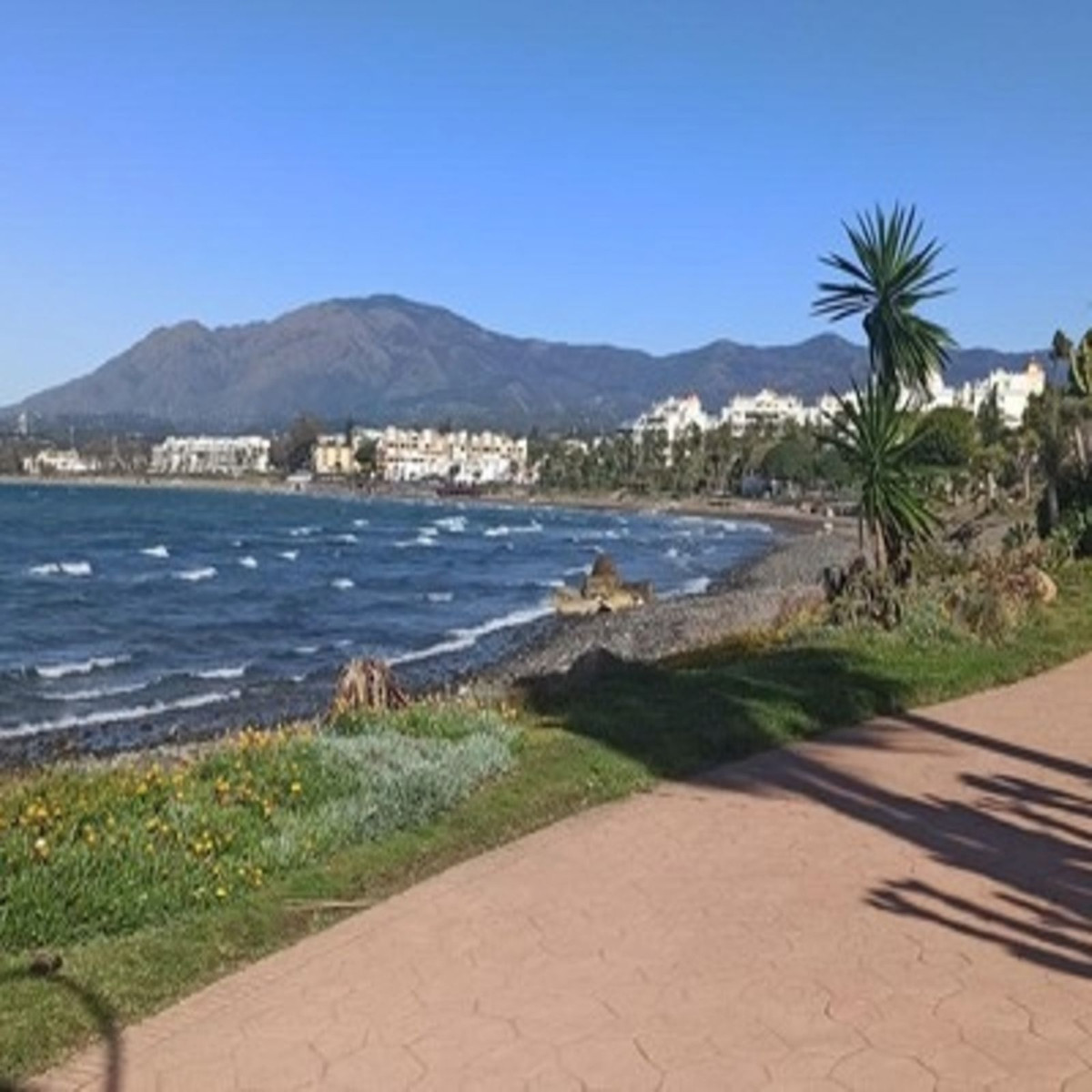 Casa de 2 Dormitorios y 2 Baños en venta en Estepona