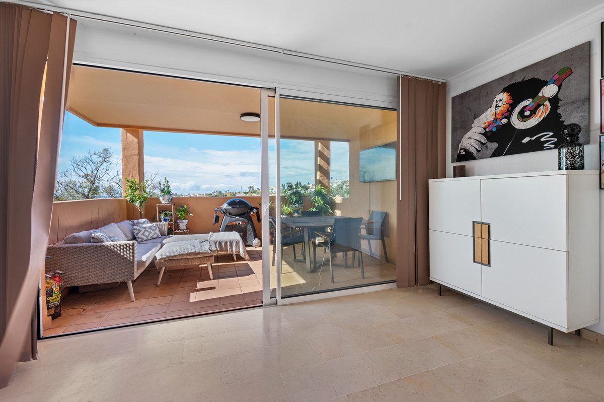Piso de 2 Dormitorios en venta en Elviria, Marbella