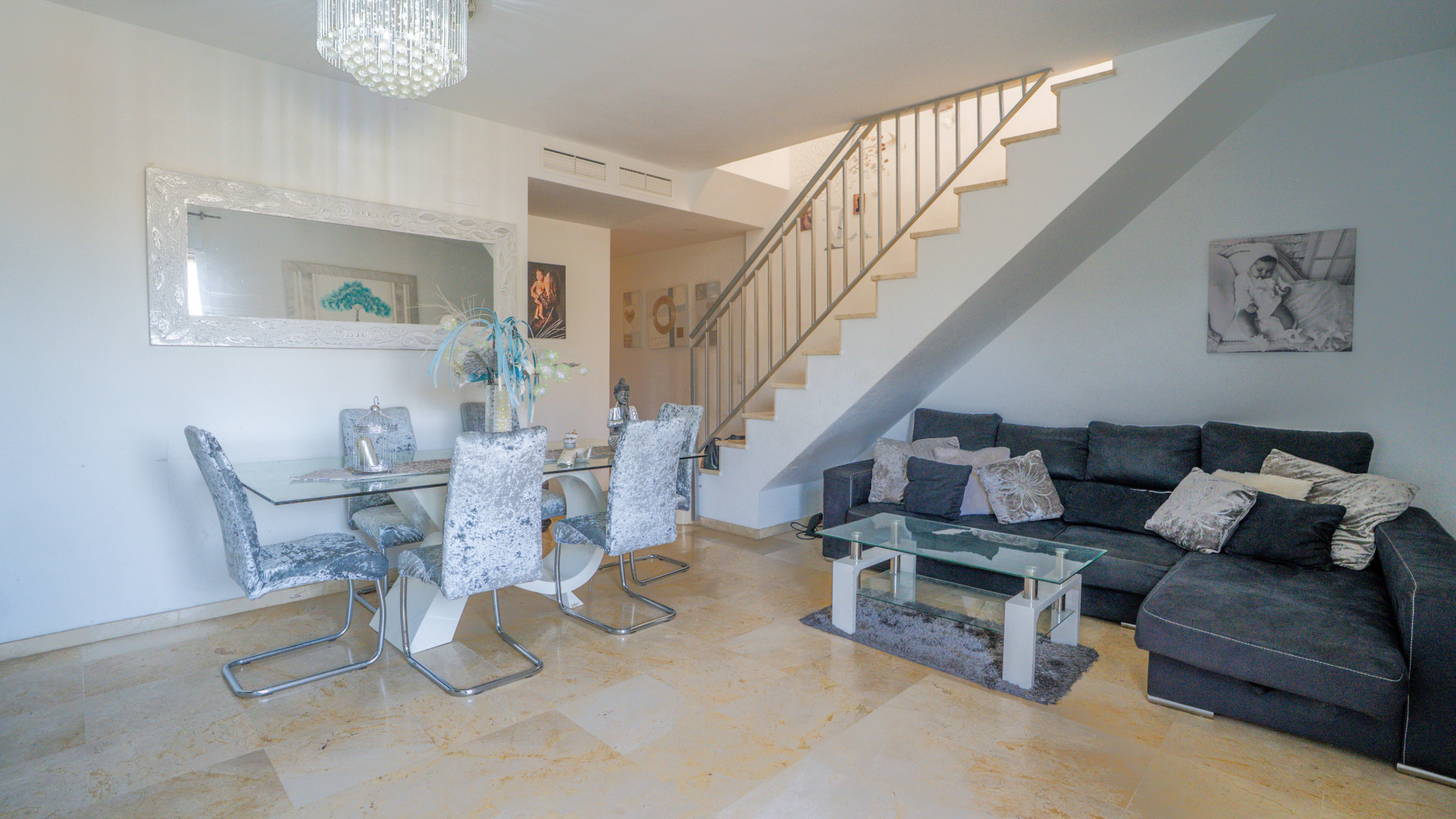 Ático de 3 Dormitorios y 2 Baños en venta en Estepona
