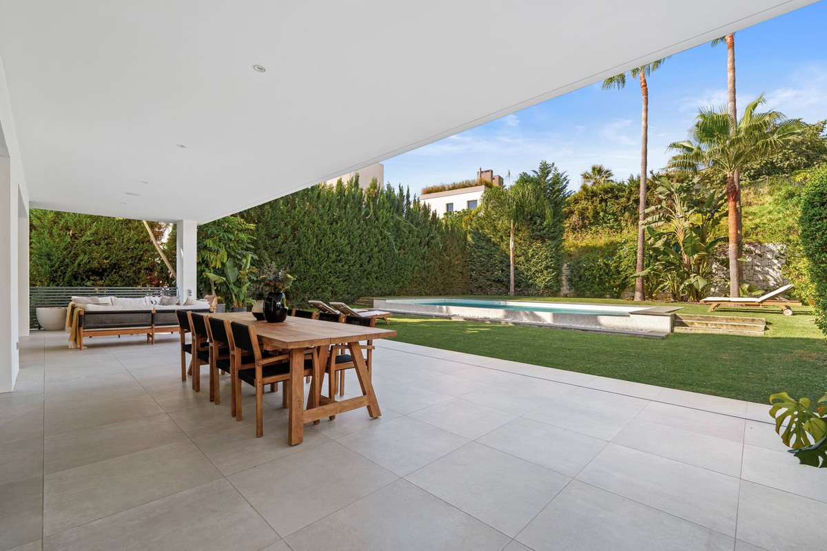 Casa de 5 Dormitorios y 5 Baños en venta en Nueva Andalucía, Marbella
