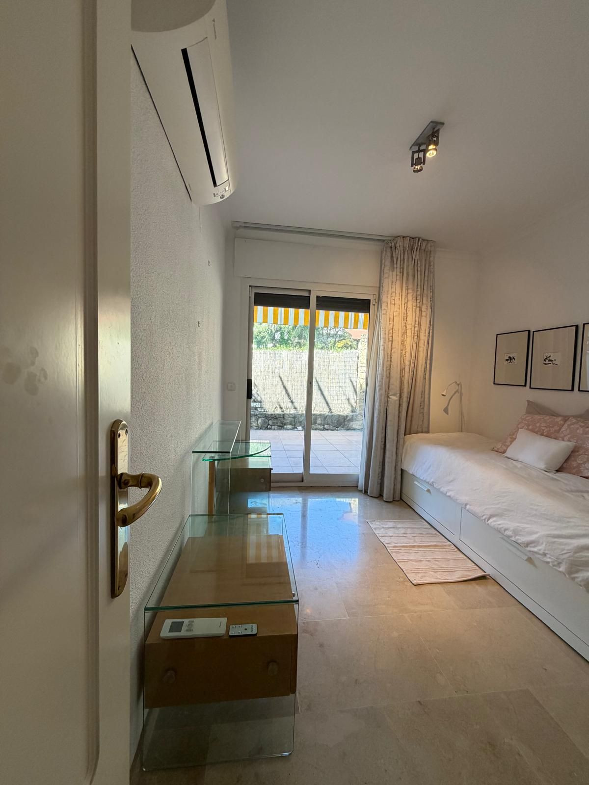 Piso de 2 Dormitorios en venta en Milla de Oro, Marbella