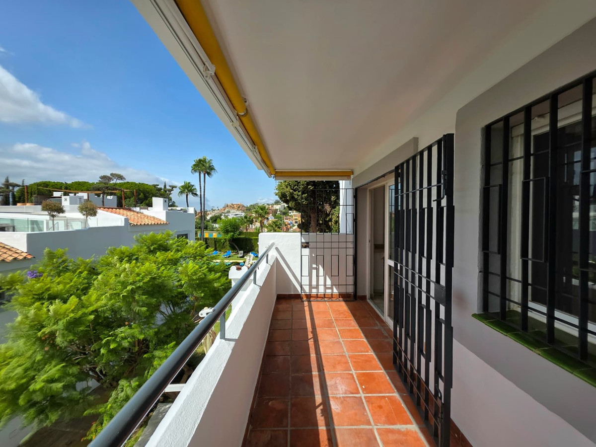 Ático de 2 Dormitorios en venta en Nueva Andalucía, Marbella