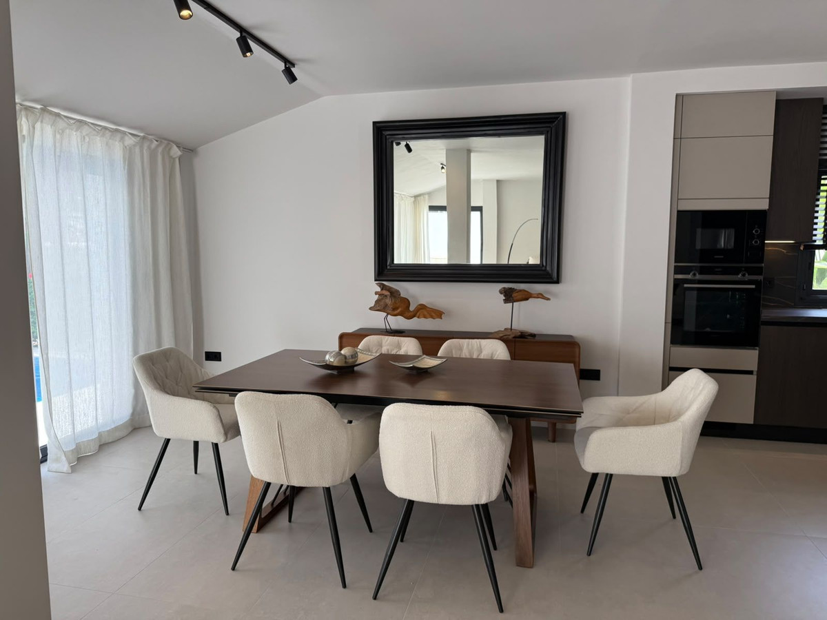 Casa de 5 Dormitorios y 4 Baños en venta en Nueva Andalucía, Marbella