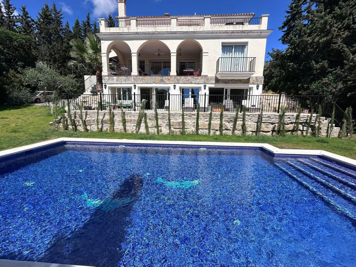 6 спални, 6 бани - Вила за продажба в Nueva Andalucia, Marbella