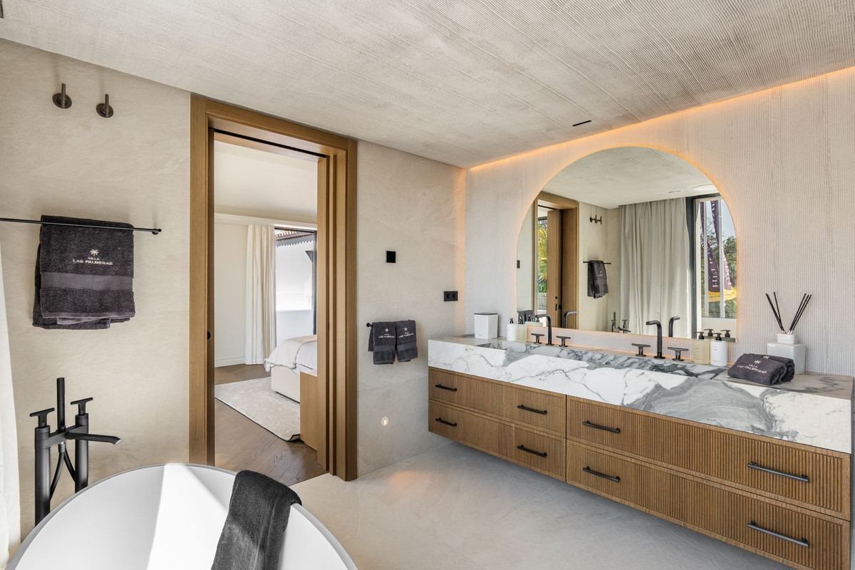 Casa de 5 Dormitorios en alquiler vacacional en Nueva Andalucía, Marbella