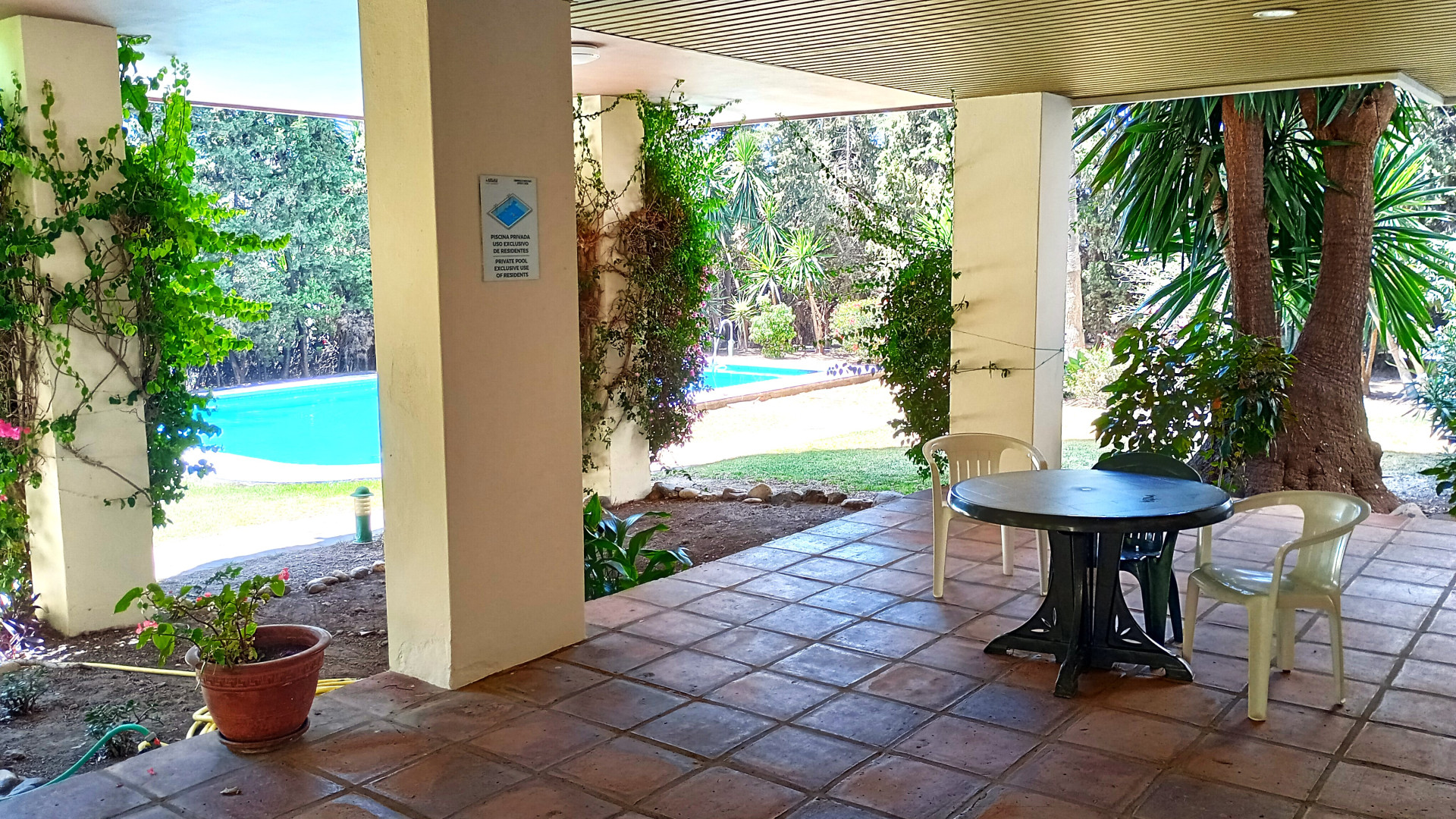 Piso de 2 Dormitorios y 1 Baño en venta en Nueva Andalucía, Marbella
