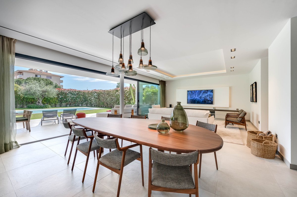 Casa de 5 Dormitorios y 5 Baños en venta en Nueva Andalucía, Marbella