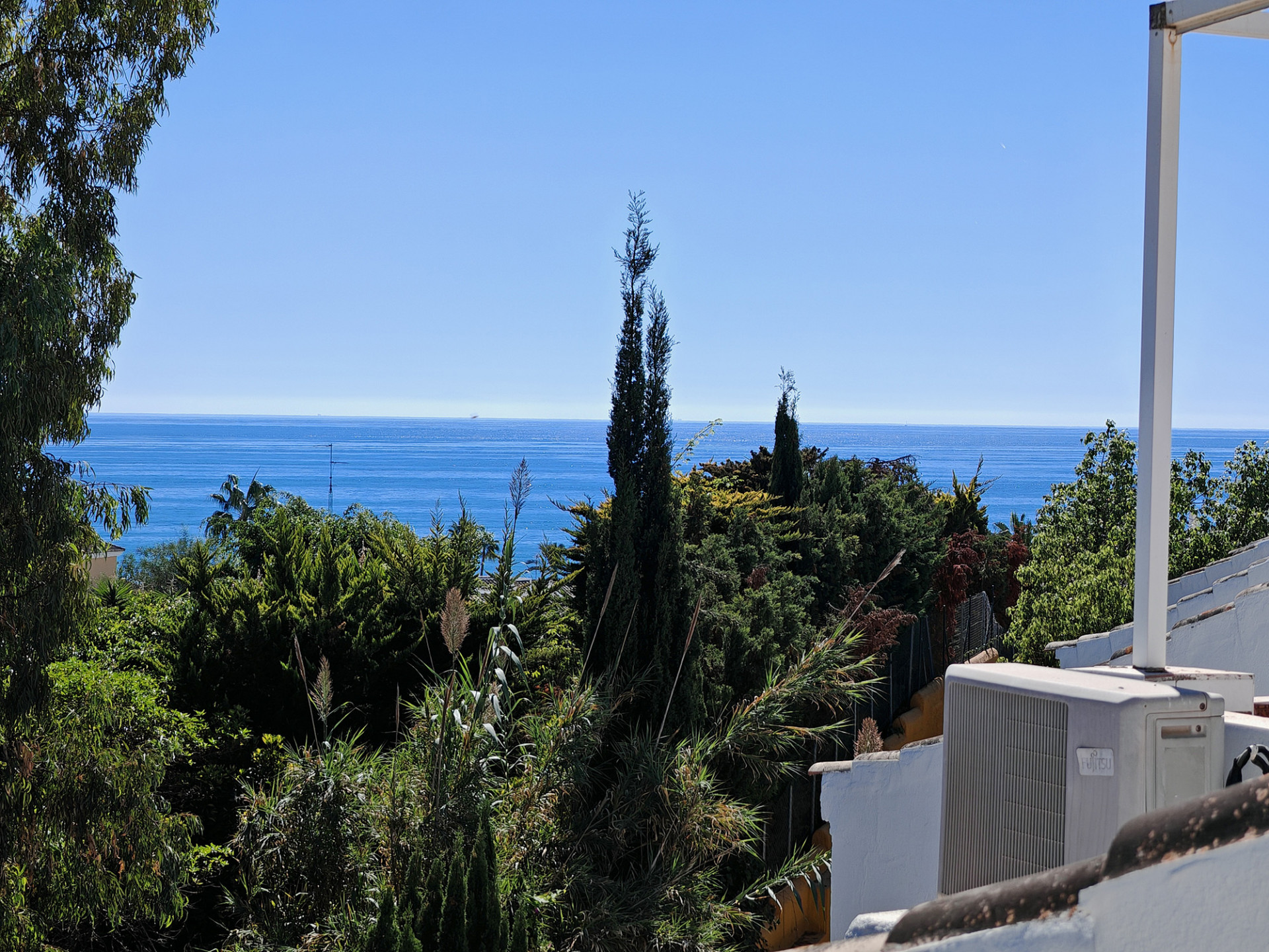 Ático de 3 Dormitorios y 2 Baños en venta en Costabella, Marbella